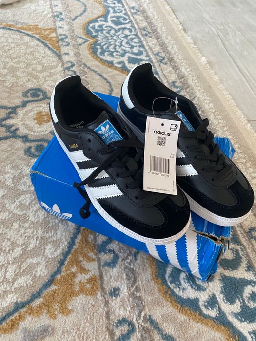 Адидас кроссовки 10000тг