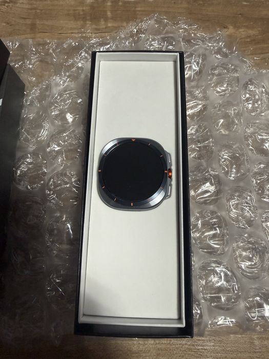 Продавам Samsung Galaxy Watch Ultra. 47mm navy blue