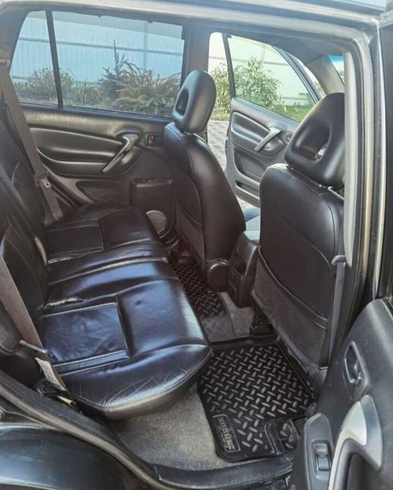 Продаю Toyota Rav 4