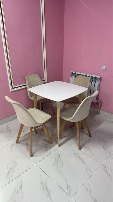 Стол со стульями