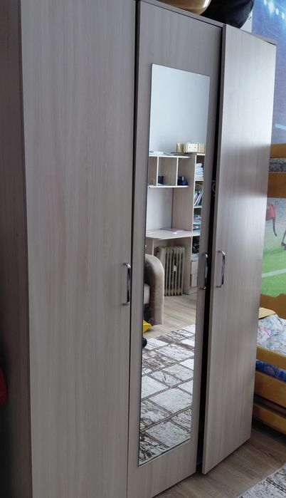 Продам двухъярусная, шкаф