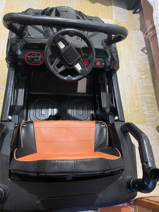 Детская машина  на пульте управление