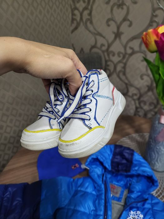 Кроссовки и ботиночки р. 22..