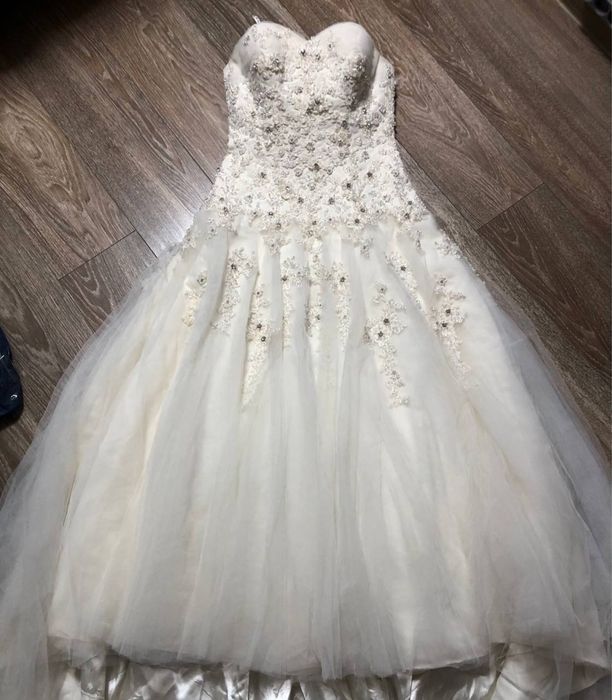 Сватбена рокля е много красива