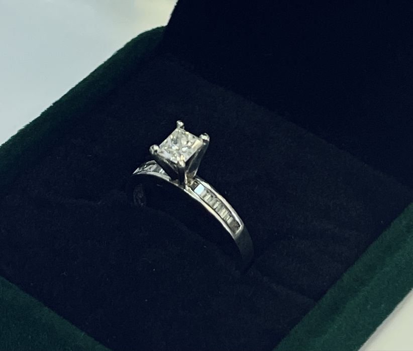 Пръстен бяло злато и бирилянти