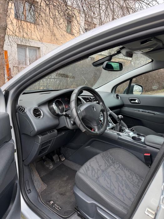 Vand masina personala Peugeot 3008 an 2012 motor 1.6 hdi (9hr 112cai)