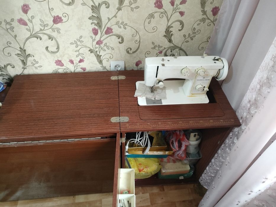 Швейная машина Чайка 142 М