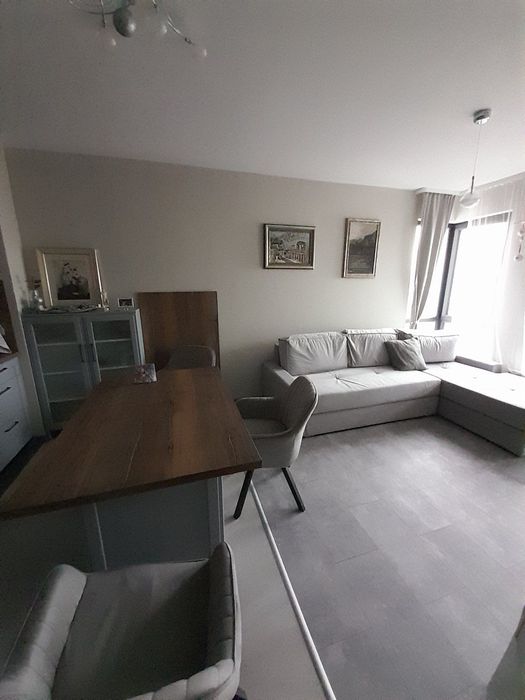 Тристаен - обзаведен