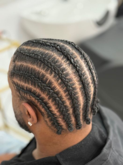 Împletirea de cozi afro pentru adulți și copii