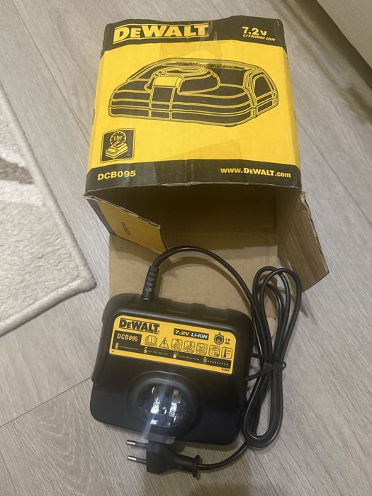 Alimentator incarcator DeWALT DCB095