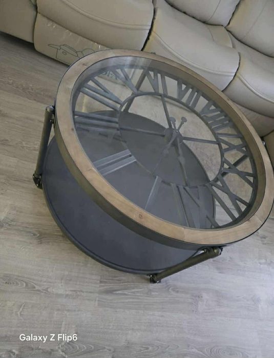 Холна маса часовник