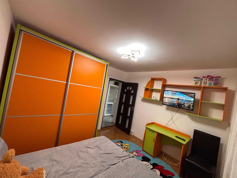 Închiriez apartament decomandat 2 camere decomandat Craiovita Noua