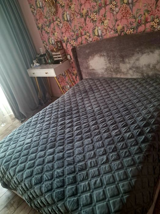 Продам кровать без матраса.