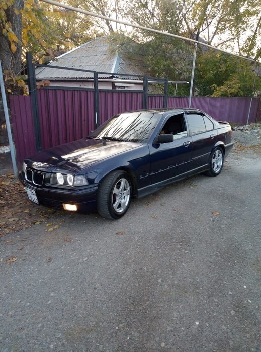 Продам BMW 320 объем 2 л