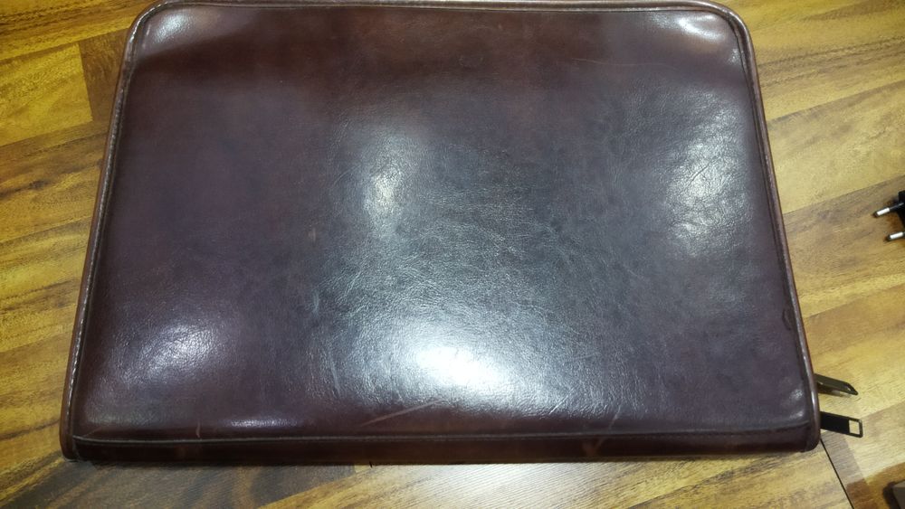 Продам кожаный папка для бумаг депутатов