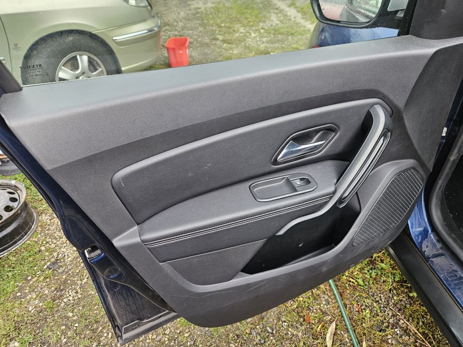 Dezmembrez Dacia Duster 2020 / 1.3 Tce / Haion / Bara spate / Plafon