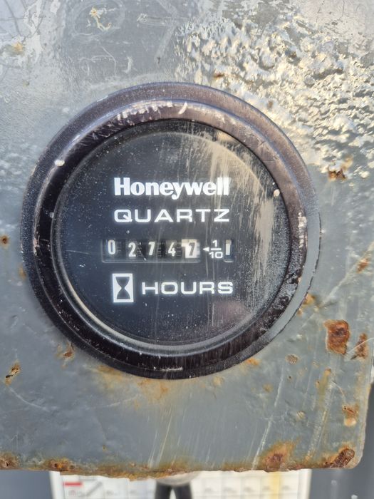 Nacela electrica verticala SKYJACK