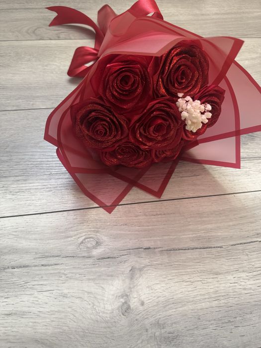 Buchet 7 trandafiri din satin