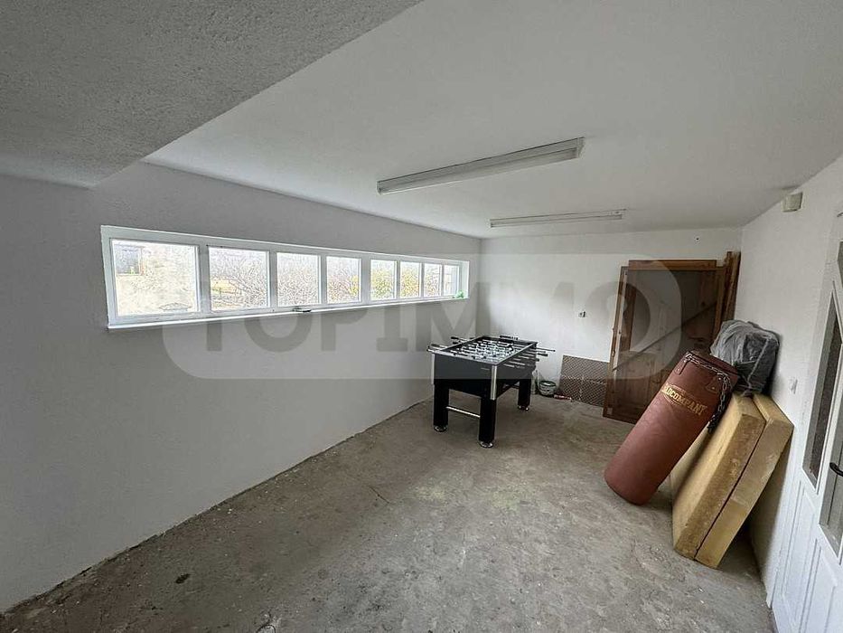 Просторна къща с басейн в село Рогачево