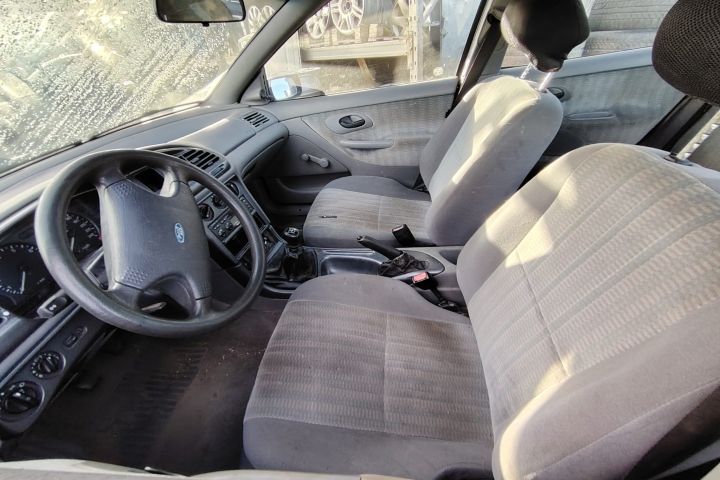 Lampa semnalizare pe aripa fata dreapta Ford Mondeo 1992