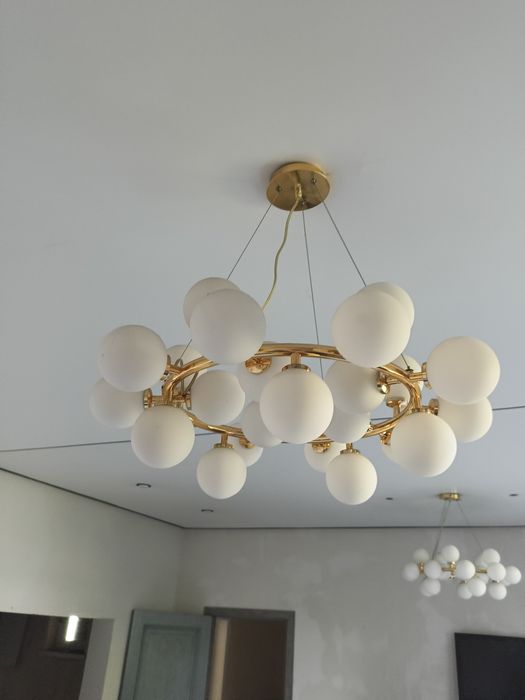 Продам потолочную люстру бу