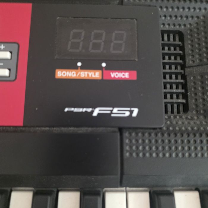 orgă electronică portabilă Yamaha PSR-F51 cu 61 de clape