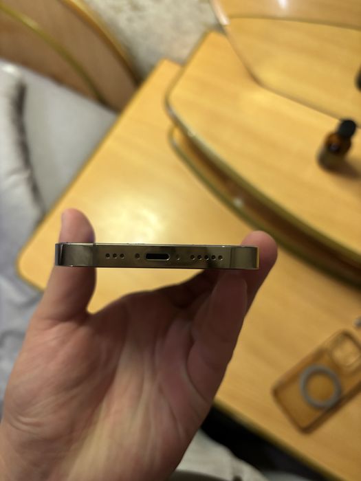 iPhone 14 pro 256 gold