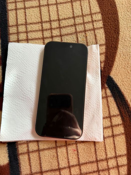 Vând 2 IPhone 16 pro , unul având bateria 95% iar celălat 90%
