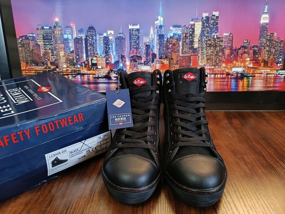 Ботинки от бренда Lee Cooper