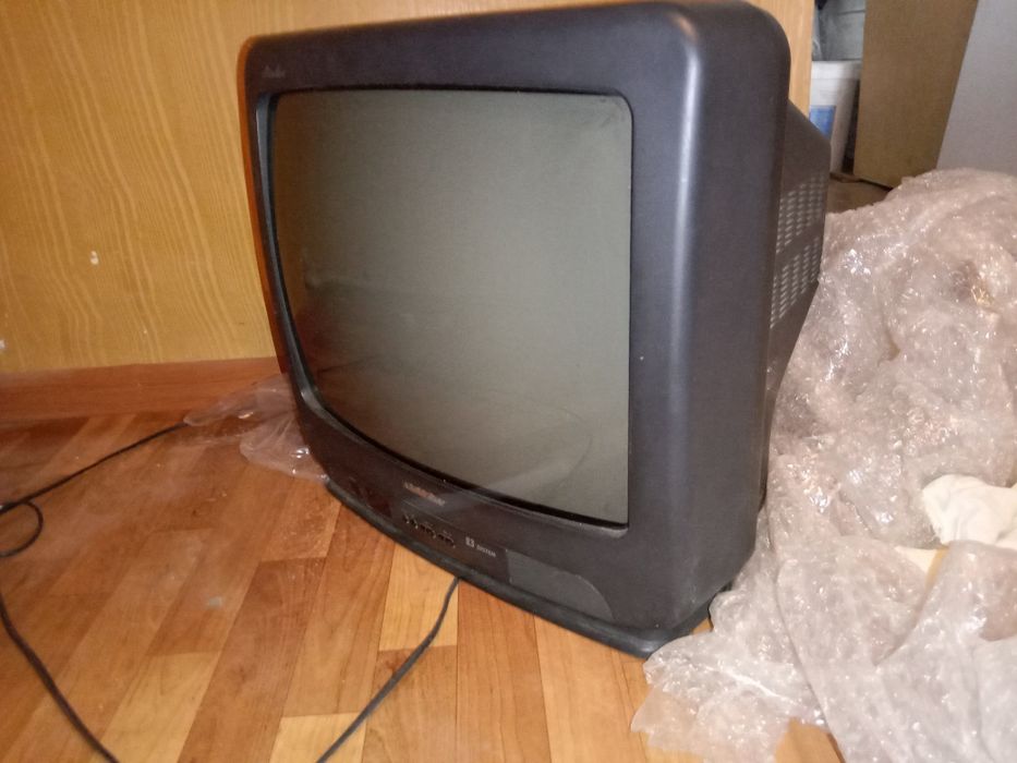 Телевизор Gold Star.