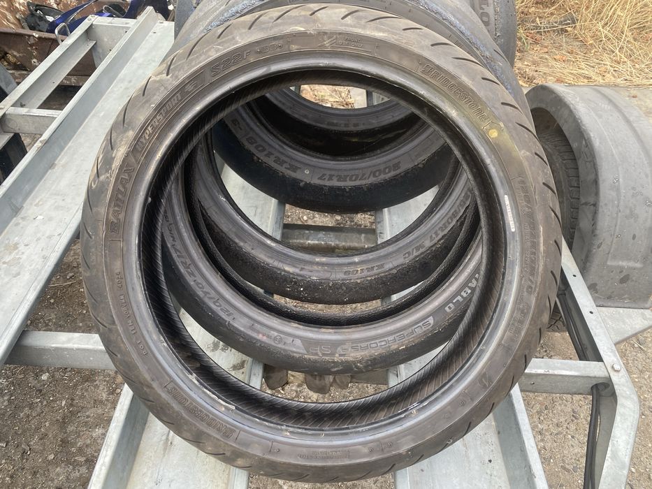 Гуми за мотори .