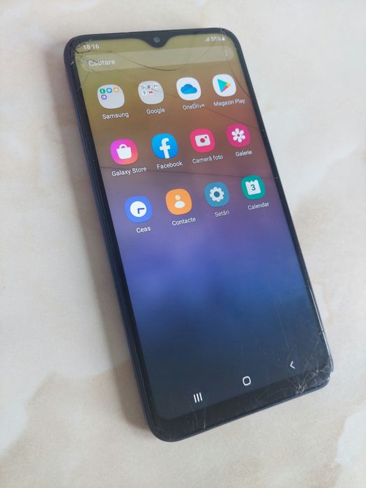 [A10] Vând Samsung Galaxy A10 albastru [spart dar funcțional] //poze reale