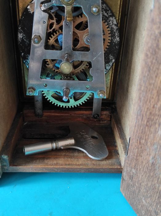 Стар Немски Механичен Часовник с Ключ-Обслужен