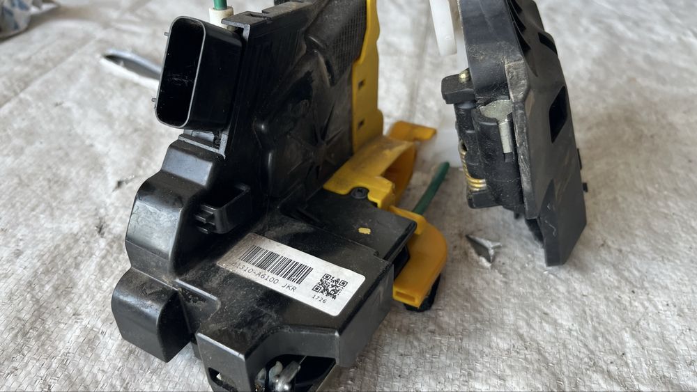 Брава за лява предна врата Hyundai i30