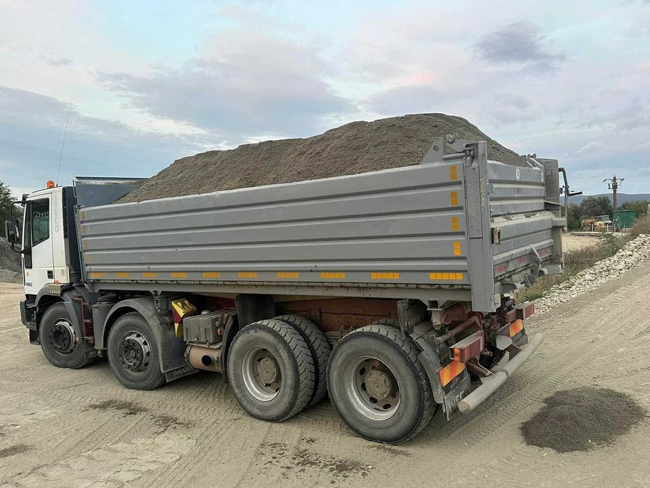 Pamant pentru gazon nisipos transport moloz