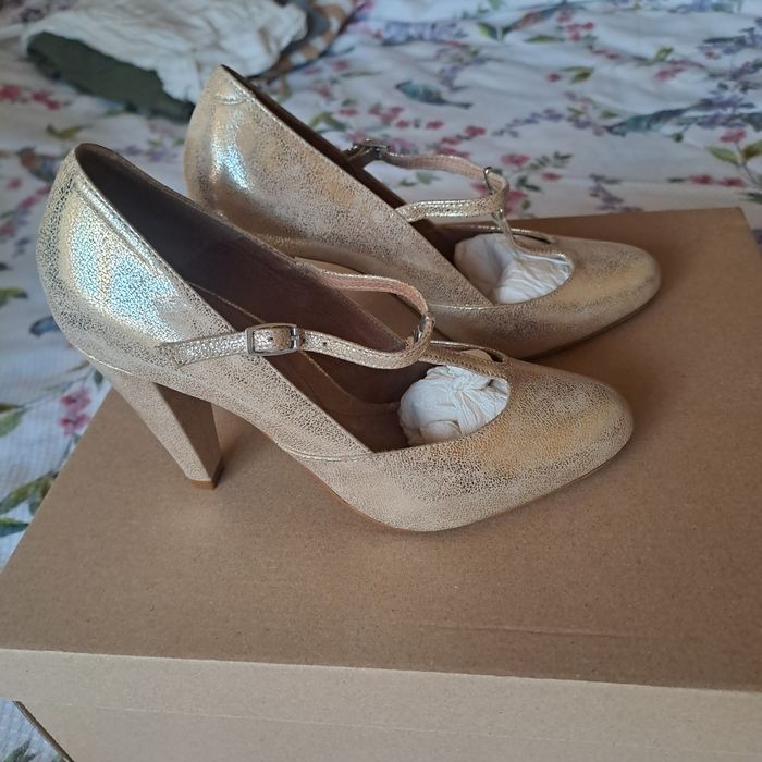 Намалени! Елегантни официални обувки Topshop в златно - 36