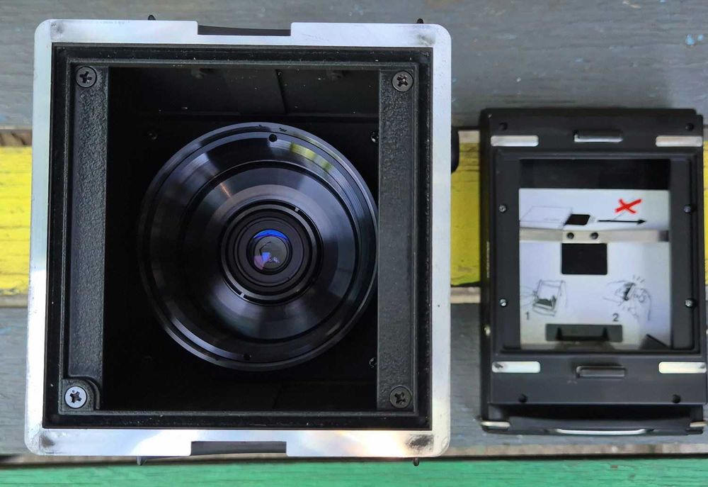 Обектив с централен затвор: Mamiya-Sekor CU f=65mm 1:5.6 в затвор Copal Press No. 0.