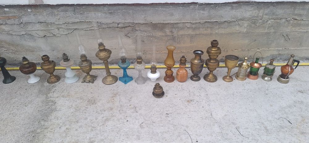 Lămpi pe petrol fuxionavile 50 lei bucata sticluțe myzicale  toate la 50 eon şi alte  obecte