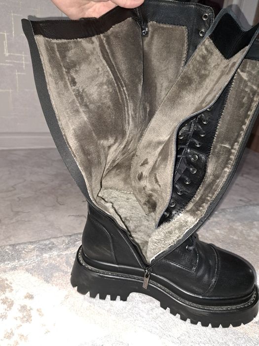 Продаётся женская ботинка