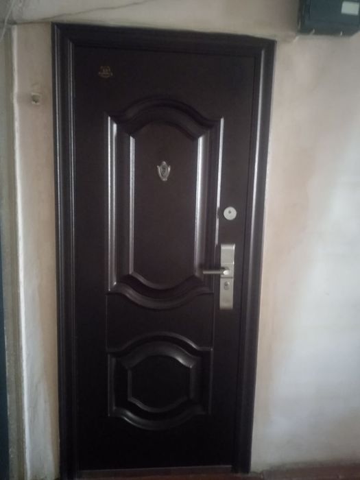 Уй сотилади 3 хона 62 кв/метр, Ломоносов мактабини олдида, келишилади