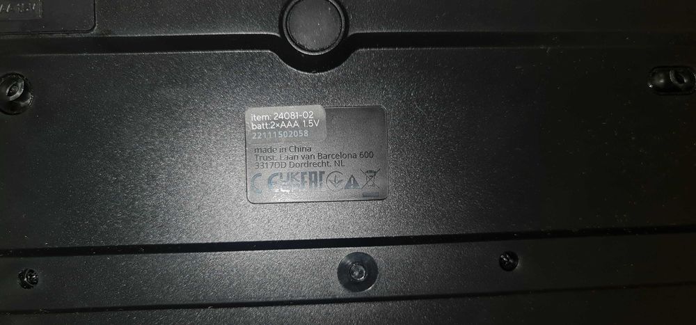 Vand kit tastatura si mouse TRUST (+receiver) - Laan van Barcelona 600