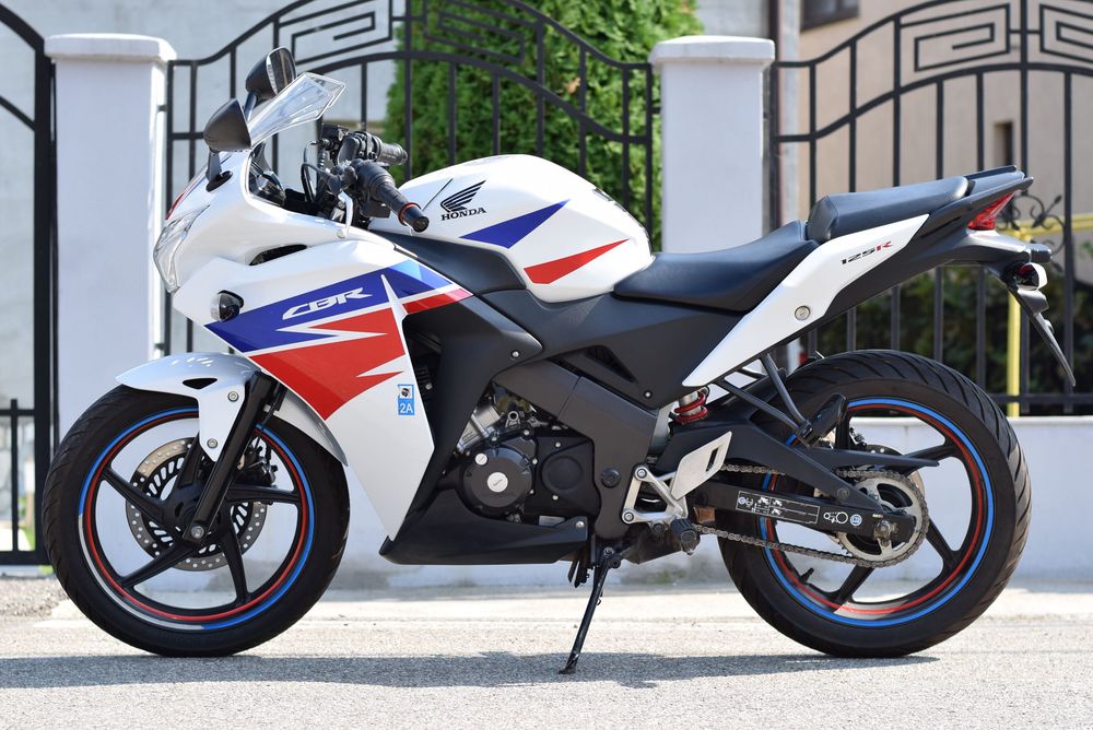 HONDA CBR 125 R IMPECABILA Imp Germania! ( 16 ani A1 CBR YZF Duke )