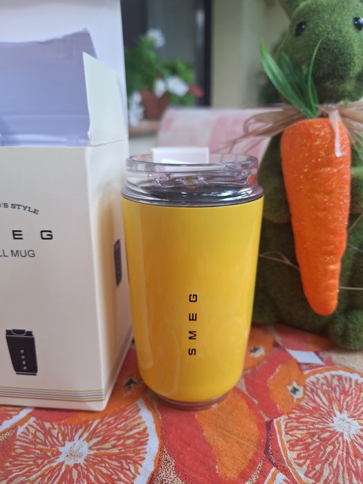 Термо чаша SMEG, нова, има и зелена, лилава,бежова, жълта, тюткоаз