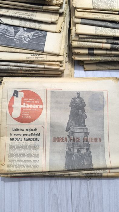 Lot de aproximativ 100 ziare Flacara