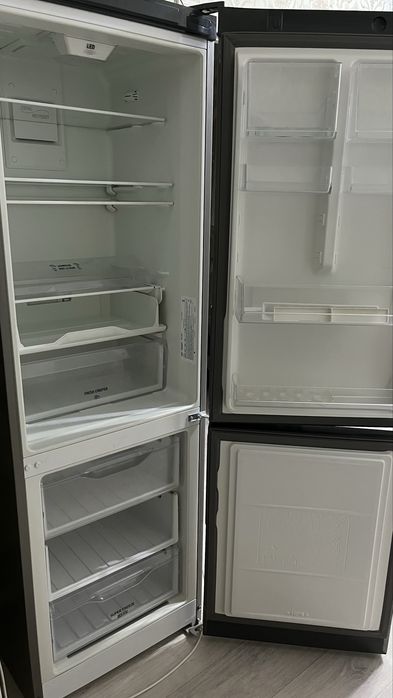 Холодильник HOTPOINT