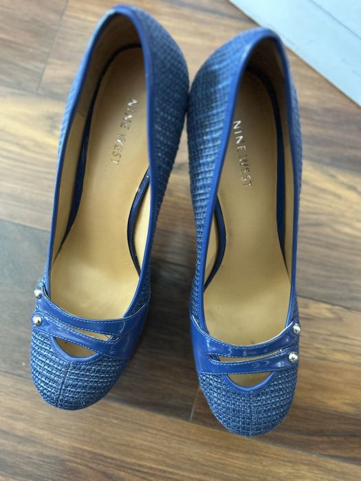 Високи сини токчета на Nine West