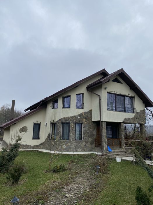 Inchiriez vila Poienari(Roman) 100 mp + teren