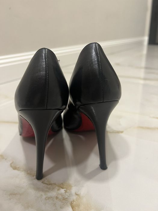 Обувки Louboutin