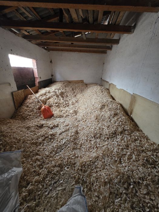 Vând presă de peleți ,moară cu ciocănele  si rumeguș!