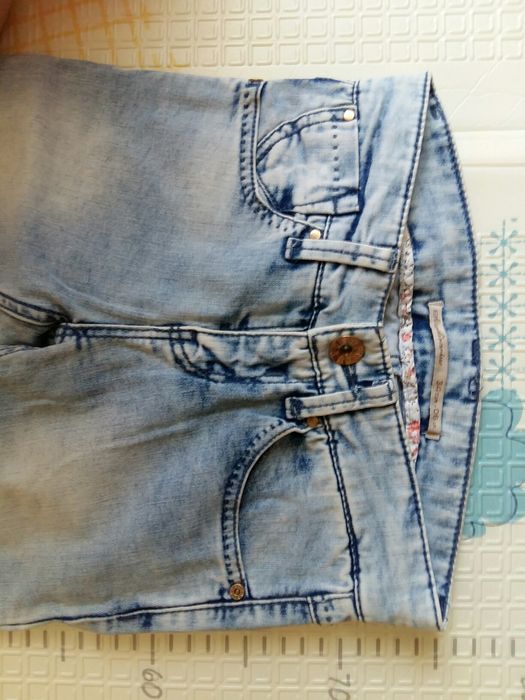 Джинсы Stradivarius фирменные